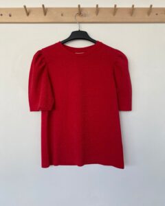 [ÖVER-11] Röd Glitter T-shirt med puffärm Antal: 8 st | Storlek: XS 1st S 2 st M 4 st L 1st