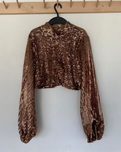 [ÖVER-13] Glitter kopparfärgad långärmad tröja Antal: 14 st | Storlek: 36 1 st 38 5 st 40 5 st 42 2 st 44 1 st