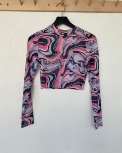[ÖVER-17] Lila rosa mönstrad mesh top Antal: 12 st | Storlek: XS 4 st S 5 st M 3 st