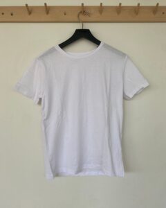 [ÖVER-23] Vit t-shirt Antal: 27st | 130 3 st 140 1 st 150 3 st XS 2 st S 4 st M 8 st L 3 st XL 2 st XXL 1 st