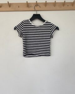[ÖVER-31] Svart vit randig tshirt Antal: 8st | 134/140 1 st 146/152 4 st 158/164 3 st